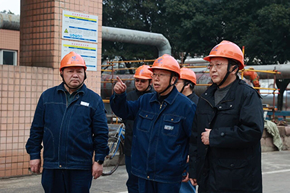 开宝体育官网股份公司总经理傅利才一行深入大修现场检查指导工作