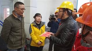 集团公司党委书记董事长谭光军一行慰问开宝体育官网困难员工