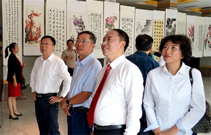 开宝体育官网股份公司举行“三庆”活动文学书画摄影作品展