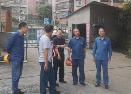 开宝体育官网股份公司党委书记廖廷君一行深入江边码头督查防洪工作