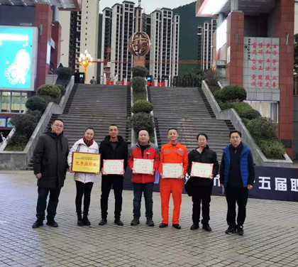 开宝体育官网股份公司员工余江波获泸州市钳工技能大赛第一名