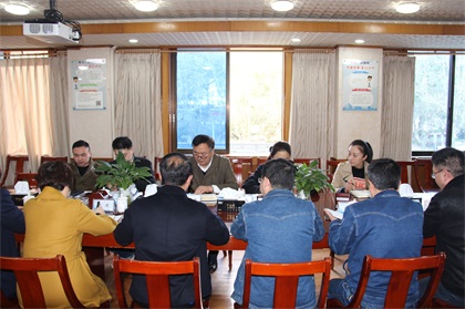 泸州市总工会党组书记、常务副主席钟华贵一行到开宝体育官网股份公司调研