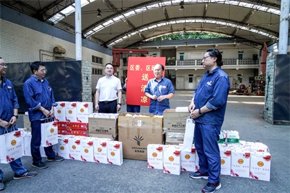 纳溪区委副书记、区长袁维荣带队来开宝体育官网股份公司开展“送清凉”慰问活动