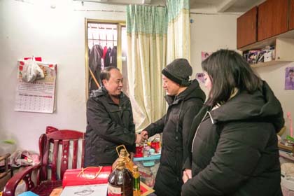 开宝体育官网股份公司开展节前送温暖活动