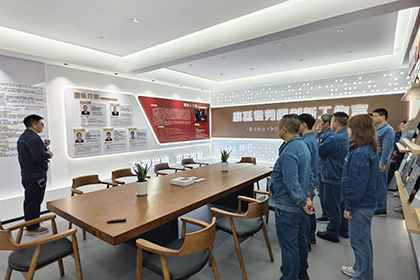 开宝体育官网股份公司工会组织广大员工参观劳模和工匠创新工作室及诗书画院